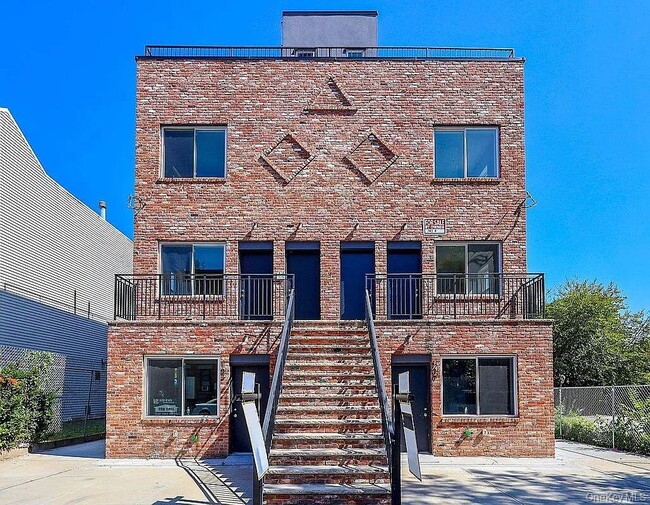 Building Photo - 105 Wyona St Unit 1 Rental