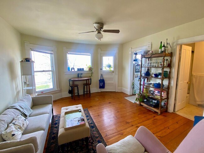 Building Photo - 947 E Gorham St Unit 2