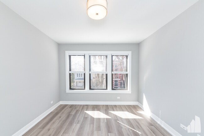 Building Photo - 3937 N Janssen Ave Unit 3W