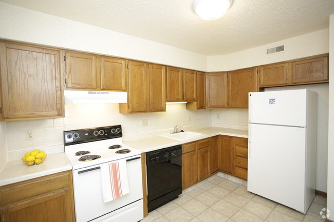 1 bedroom model-kitchen - Crestwood Apartments - 701-740 Crestwood