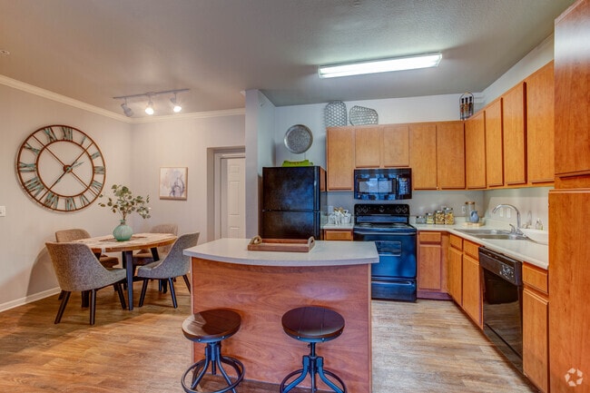 Área de comedor y cocina - Reserve at Saratoga