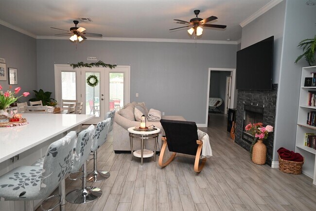 320 Mariners Wy