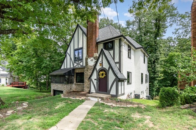 Building Photo - Modern Elegance Meets Mt. Lookout Charm – ... Rental