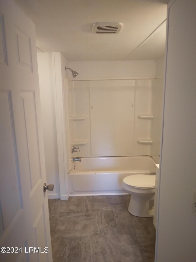 Photo - 107 Bonaire Cir S