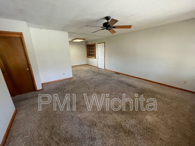 Photo - 957 N Redbarn Ln