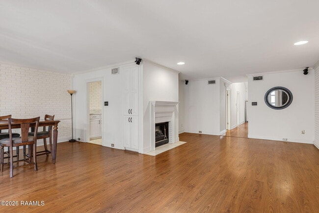 Photo - 1321 W St Mary Blvd