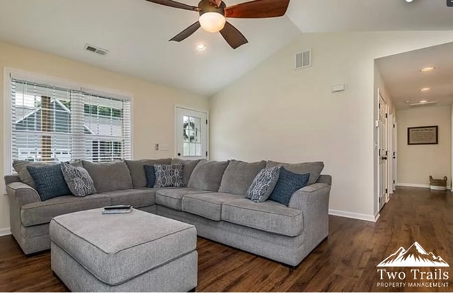Photo - 3 BED/2 BATH ONE-LEVEL LIVING WITH MOUNTAIN VIEWS
