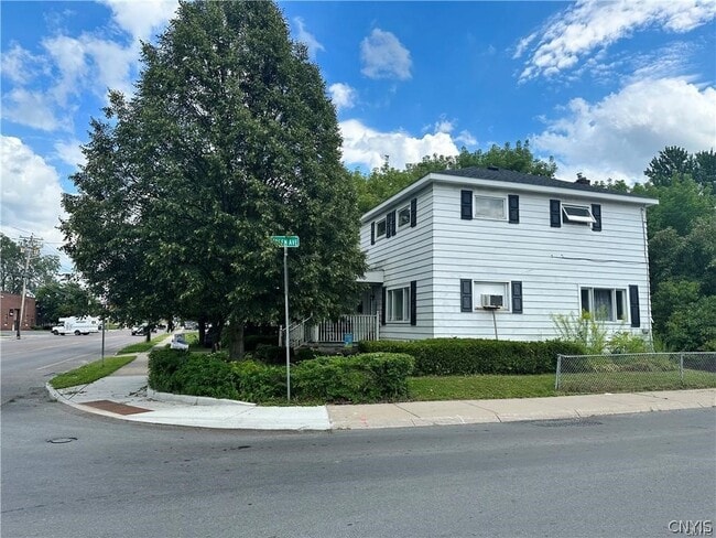 Photo - 637 Coffeen St