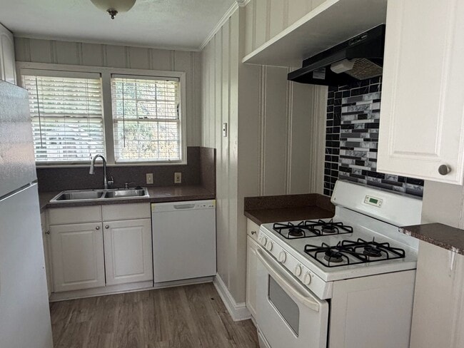 Photo - 180 Southfield Rd