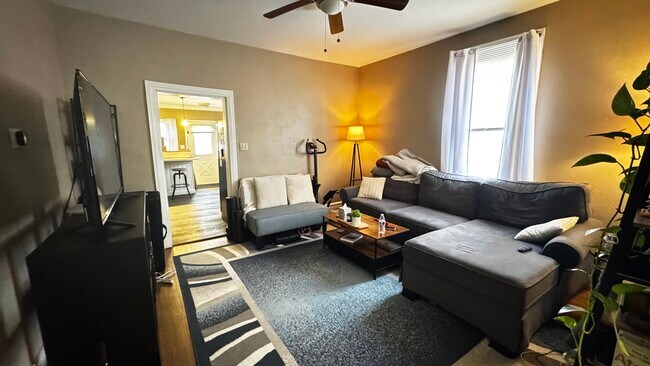 Photo - 2375 Canby St Unidad 1