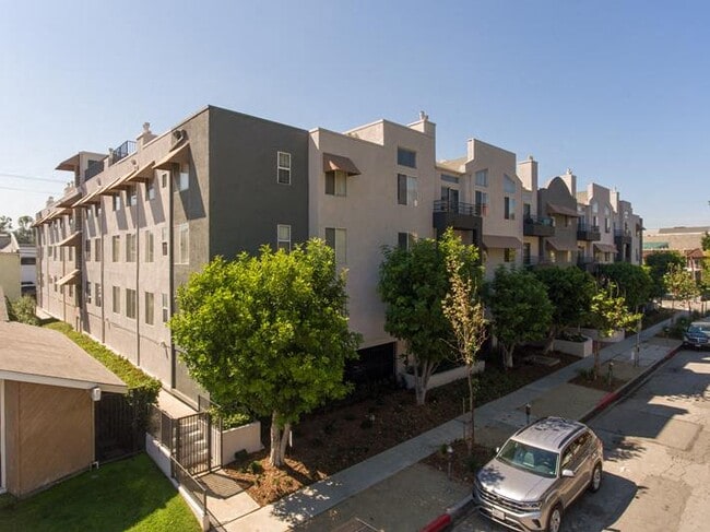 Photo - Warner Pointe