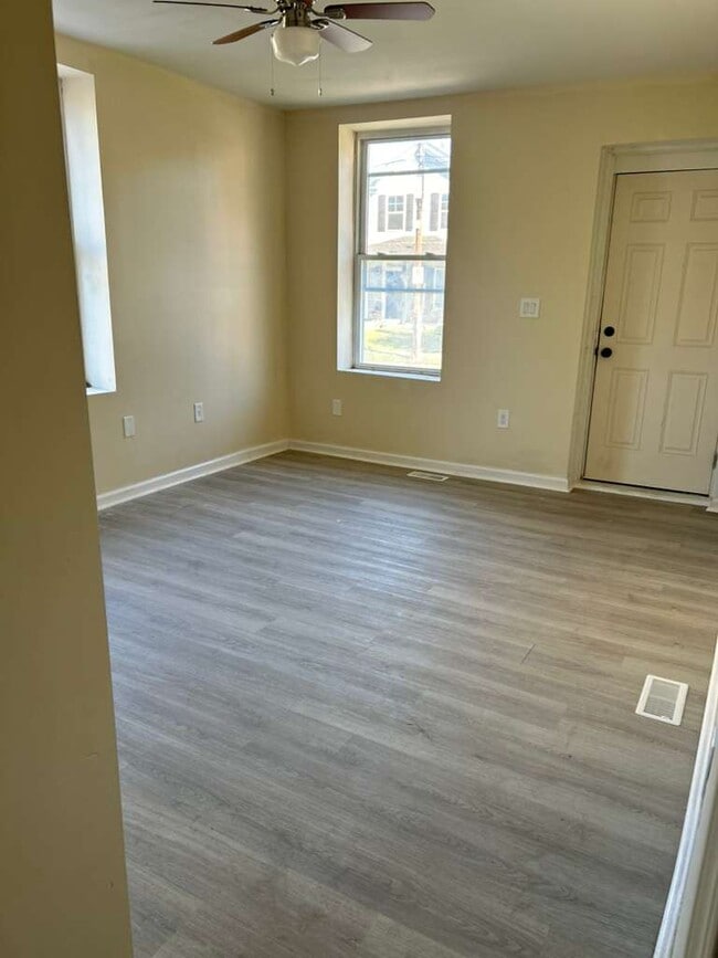 Building Photo - 1265 Reservoir Ave Unit B