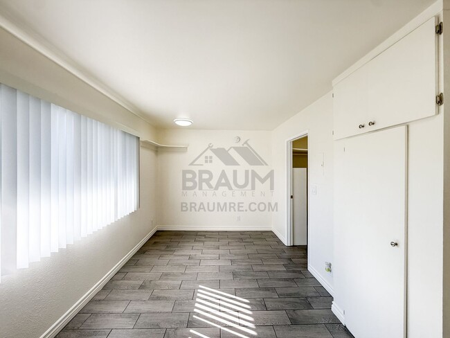 Photo - 15634 Leadwell St Unit 2