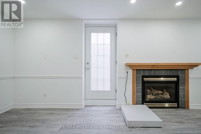 Photo - 570 Springview Dr