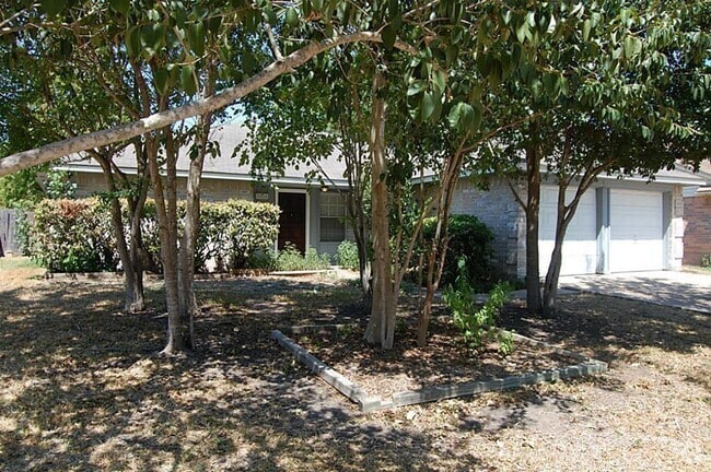 Building Photo - 15926 Pfeiffer Dr Rental