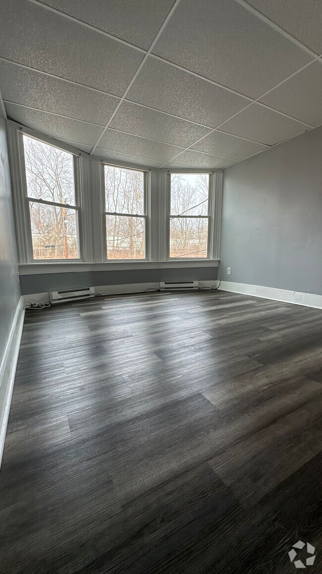 Building Photo - 59 Railroad Ave Unit 2-A Rental