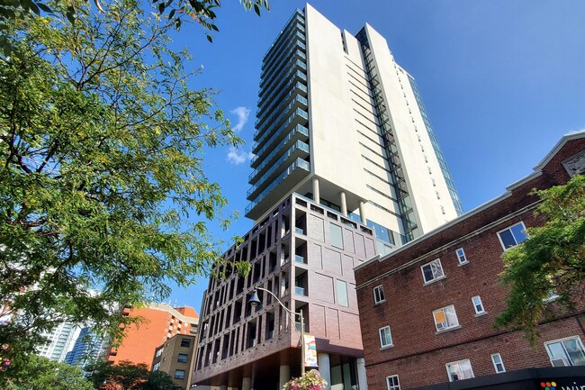 Building Photo - 81 Wellesley St E