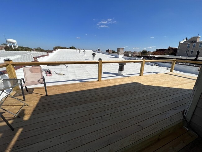 Photo - 121 N Main St