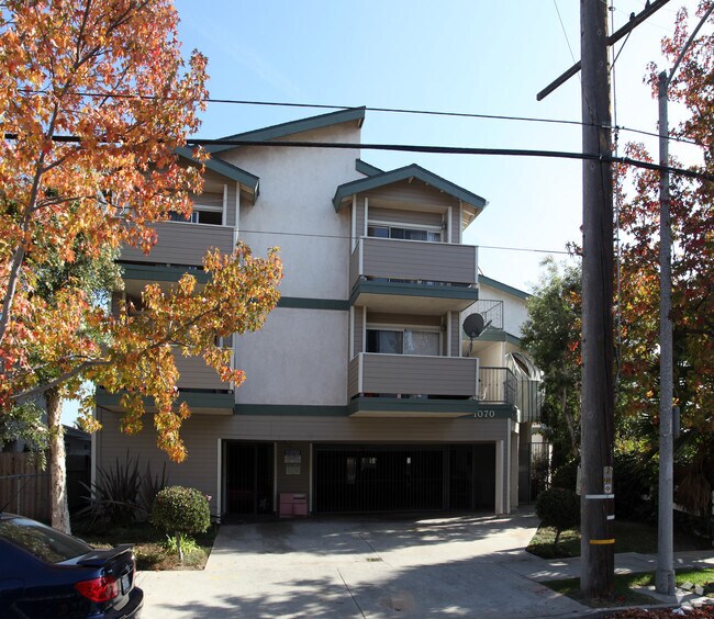 Building Photo - 1070 Loma Ave Rental