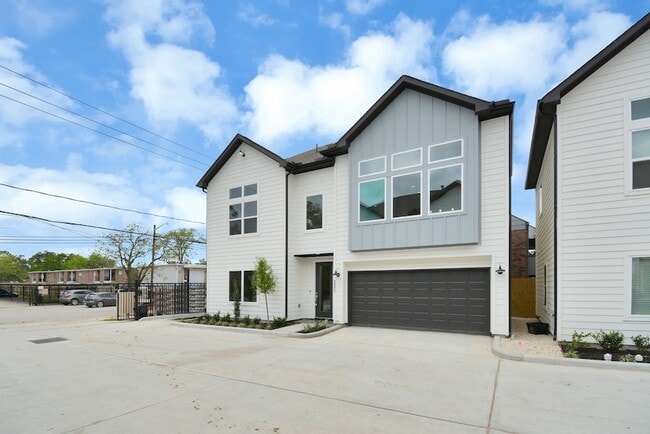 Photo - 2903 Sherwood Grn Ln