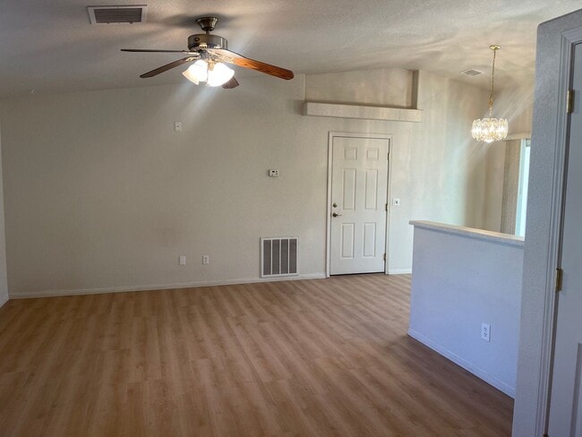 Photo - Occupied - 2 bedroom 2 bath in Aspen Shadows Contact Property Pros Property Management for more d...