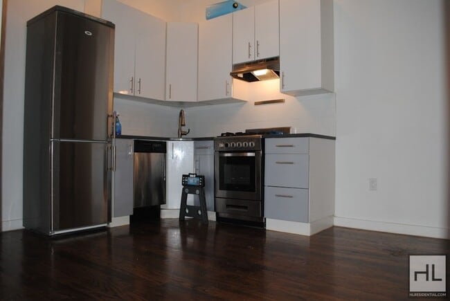 Photo - EASTERN PARKWAY / NO FEE / Spacious 2-Bed 1-Bath Crown Heights / Prospect Park Unit 1A