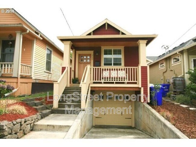 Building Photo - 532 NE Sumner St Unit B (downstairs)