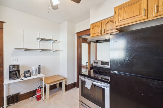 Photo - 1800 Herbert St