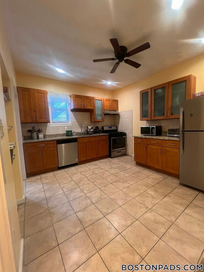 Photo - 816 River St