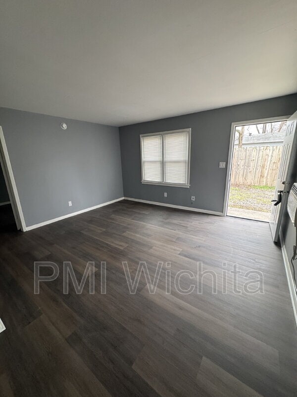 Photo - 457 N Gordon St