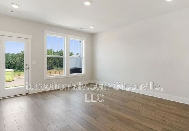 Photo - 203 Dalmatian Dr