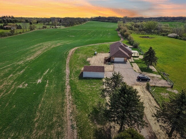 Building Photo - 1406 Busse Rd Rental