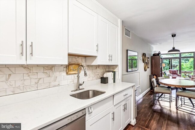 Photo - 335 N St SW