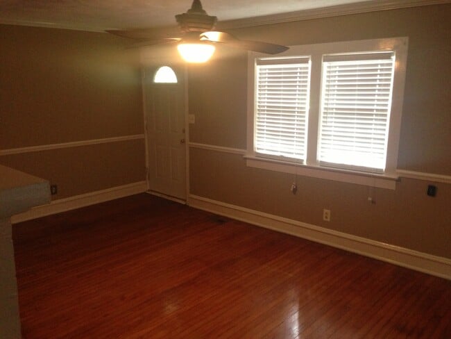 Photo - 818 E 9th St