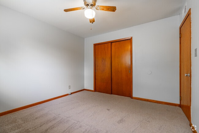 2BR, 1BA - 930SF - Bedroom