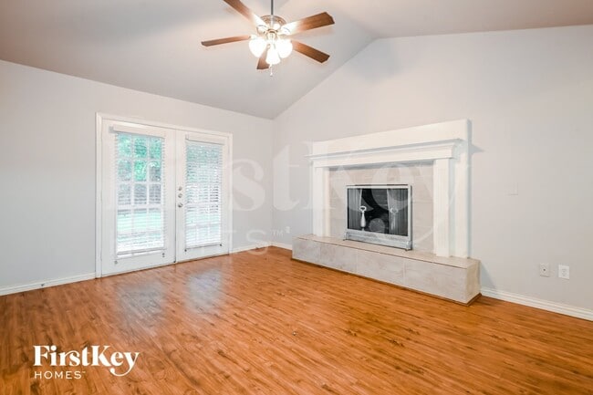 Photo - 302 Shorewood Dr