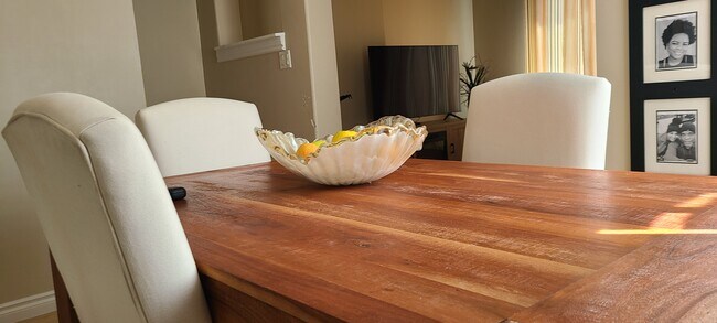 Photo - 291 Lancaster Ter NW Unité 2-Bed