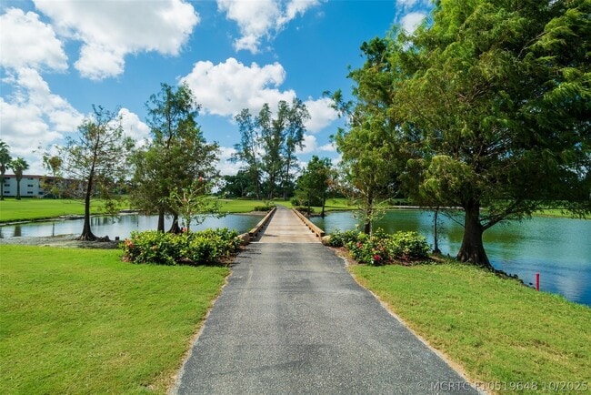 411 S Hollybrook Dr Unit 109