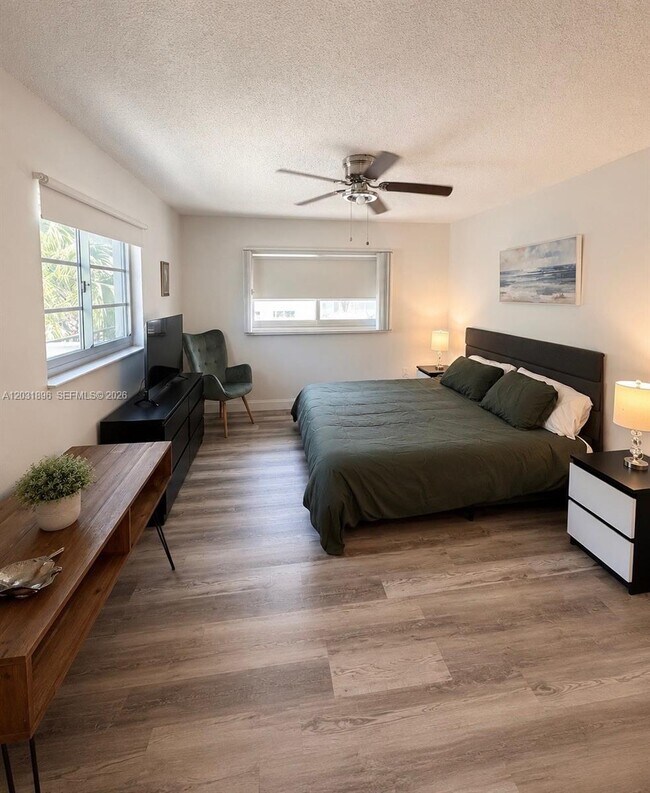 1150 Collins Ave Unit 204
