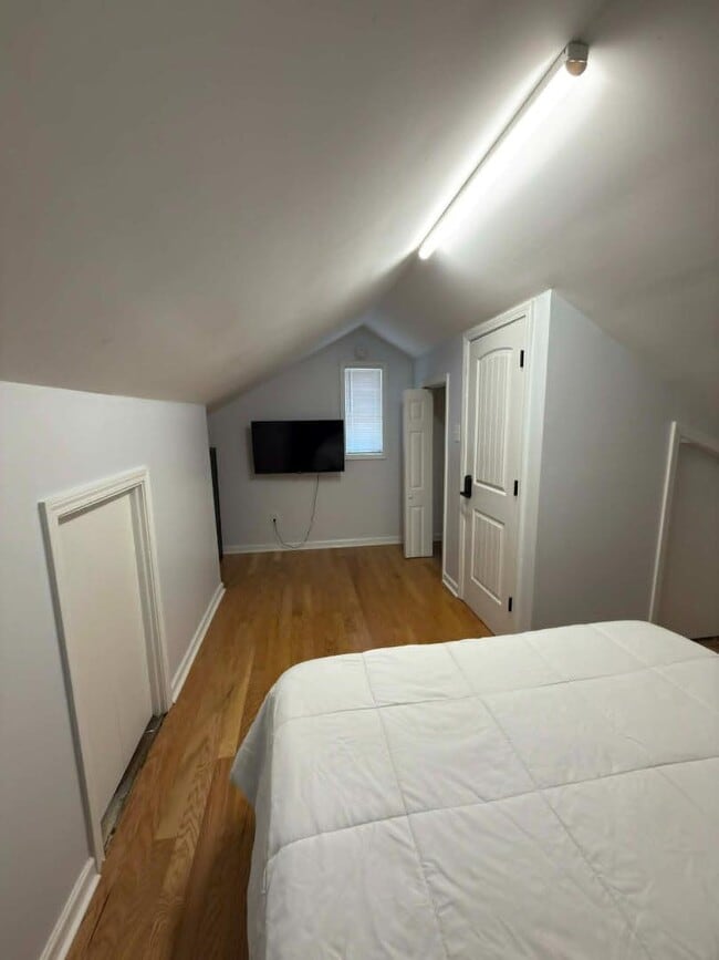 Building Photo - 100 Bleckley Ave