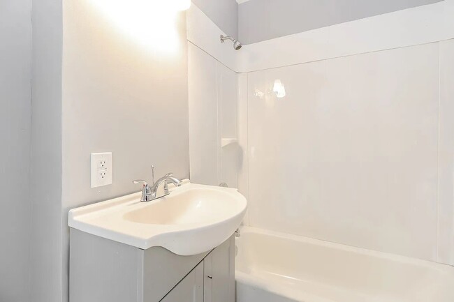 Photo - 1937 Fairmount Ave