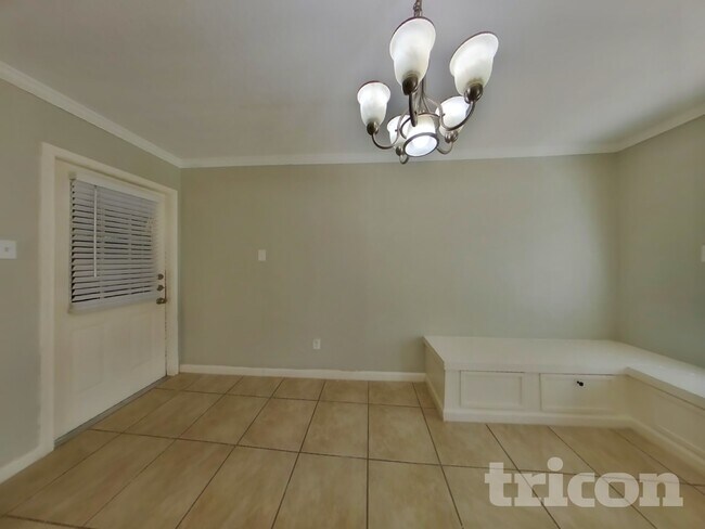 25568 Dogwood Ln