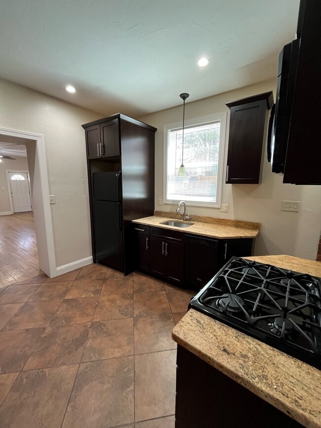 Photo - 185 Lodi Way