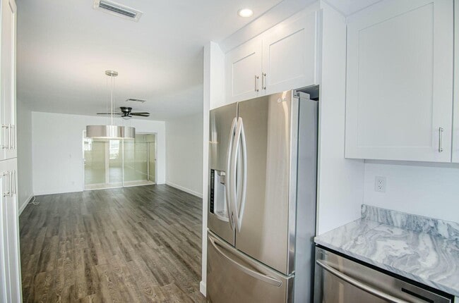 Photo - 2630 Emory Dr W Unidad E