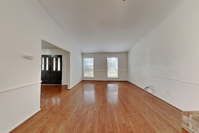 Photo - 2137 Parkdale Dr