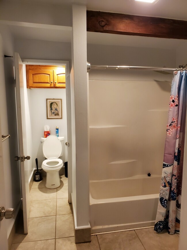 Building Photo - 2135 Rainbow Valley Blvd Unit C1 Rental