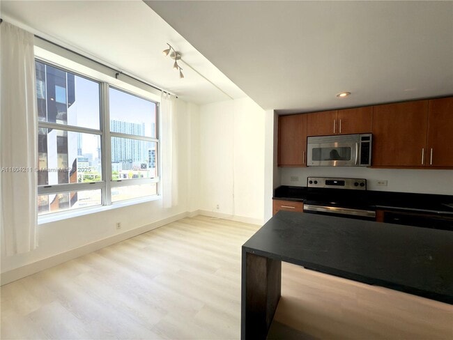 Building Photo - 111 E Flagler St Unit 805 Rental