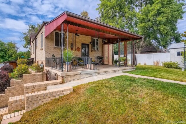 Photo - West Highlands - Amazing 32nd Ave, 2 Bed, 1 Bath Unit in Duplex- Shared Yard/Common Space Unit A