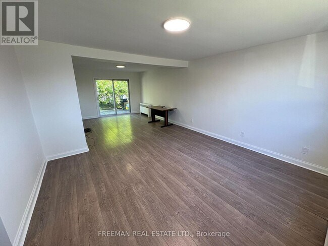 Photo - 535 Lawrence Ave W