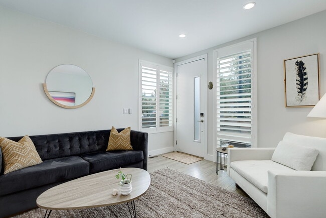 Photo - 1452 Xavier St